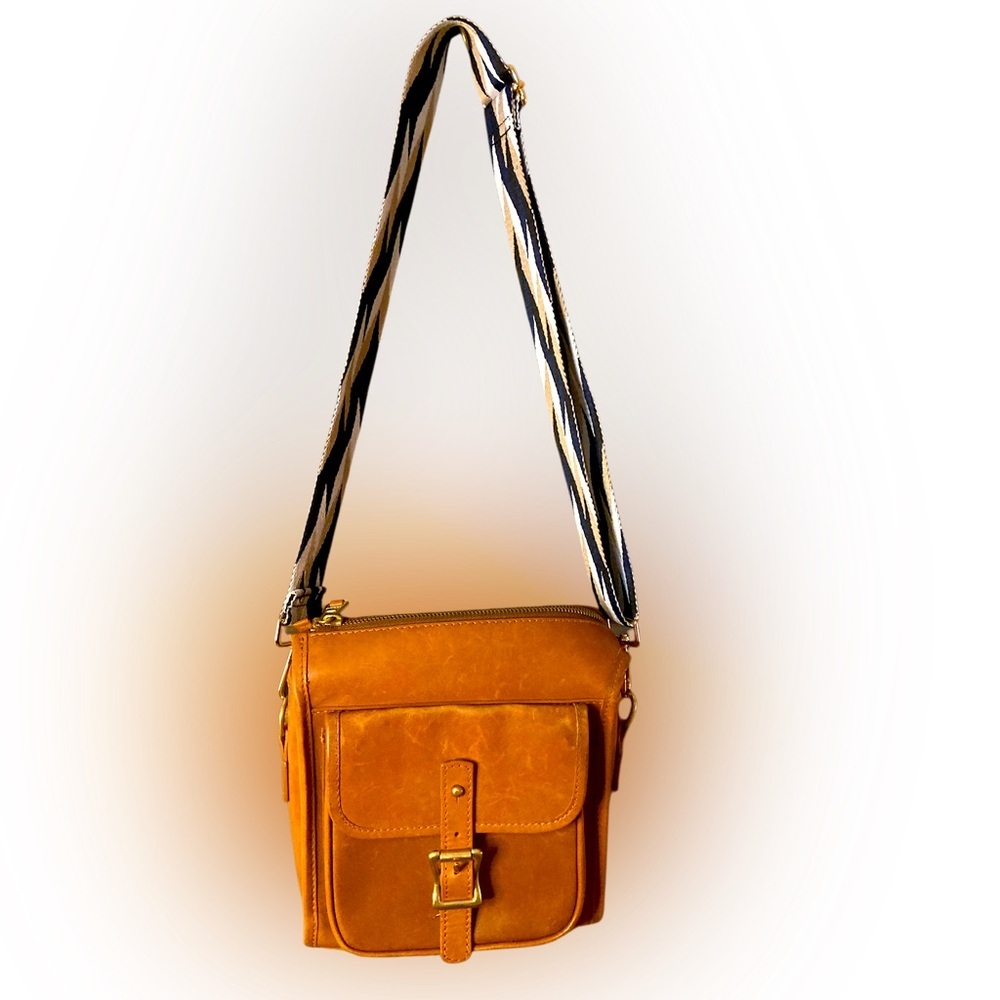 JW HULME CO EDITOR CORRESPONDENT BROWN SADDIE HERITAGE SHOULDERBAG LEATHER